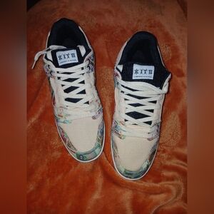 Kito Sneakers with Star Logo